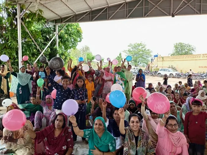 ‘यू आर द लव चार्जर’ पर झूमी साध-संगत