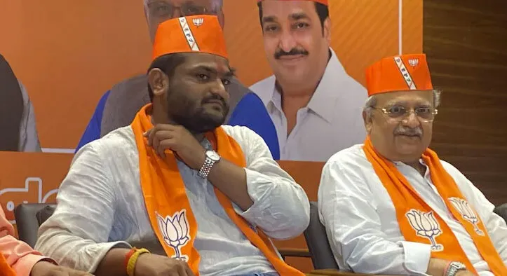 हार्दिक ने पहना केसरिया बाना, खुद को बताया मोदी का सिपाही