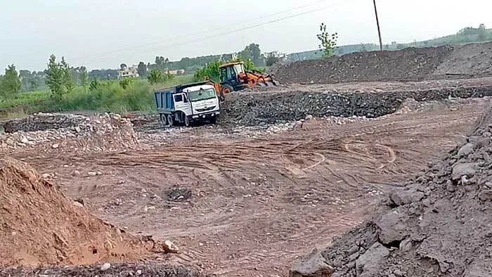 बेगमपुर-रगड़माजरा एरिया में जमकर हो रहा अवैध खनन