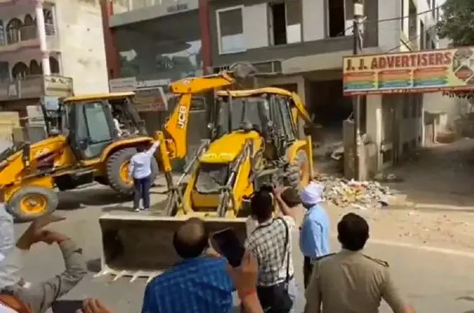 कानपुर हिंसा मामले के आरोपी हयात के रिश्तेदार की इमारत पर चला बुलडोजर