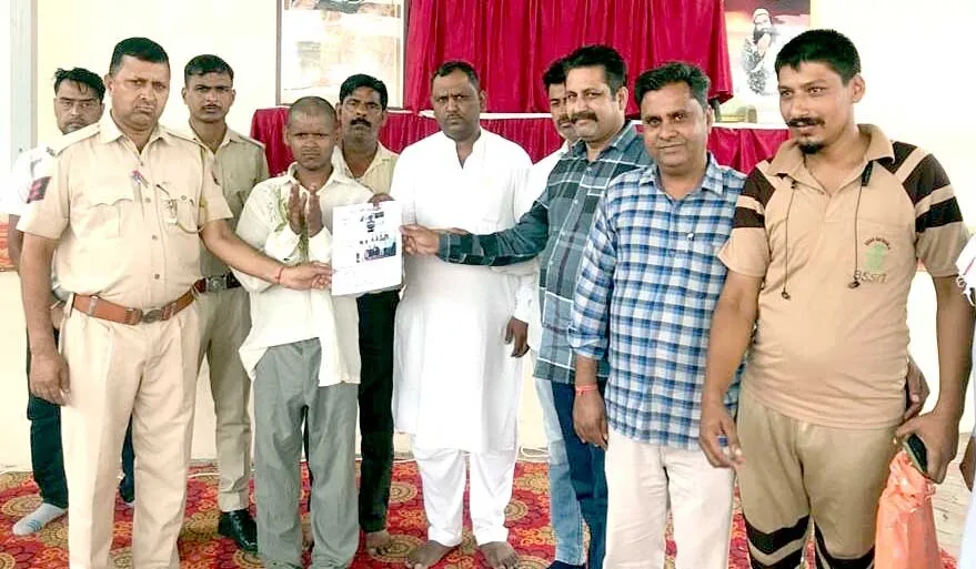 डेरा प्रेमियों ने लापता मंदबुद्धि को पिता से मिलवाया