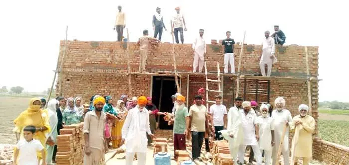 साध-संगत ने जरुरतमंद को बनाकर दिया मकान
