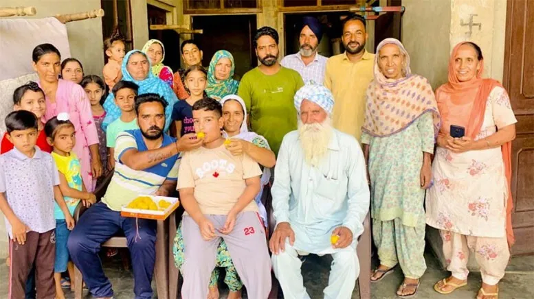 गांव गुंमटी के मनप्रीत सिंह ने आठवीं के परिणामों में पंजाब भर में हासिल किया पहला स्थान