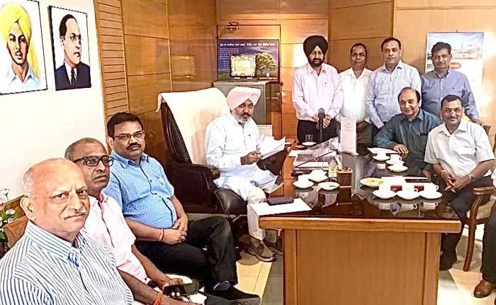 इंडस्ट्री की समस्याओं के चलते उद्योगपतियों की वित्त मंत्री के साथ मीटिंग