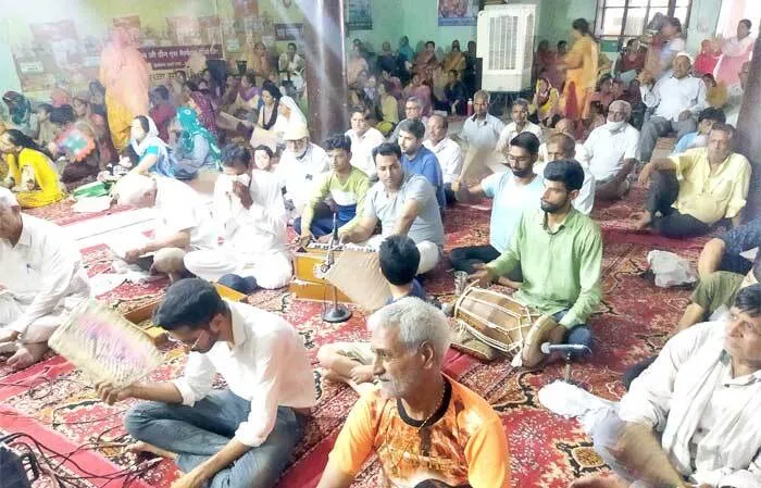 हिसार नामचर्चा में बजा राम नाम का डंका, बांटा राशन