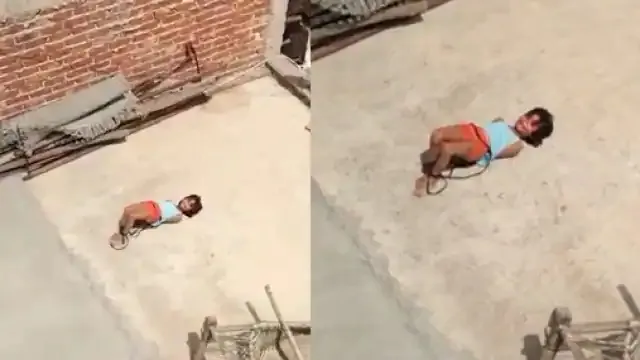 बेरहम माँ ! होमवर्क न करने पर हाथ पैर बांध बांधकर तपती छत पर लटकाया