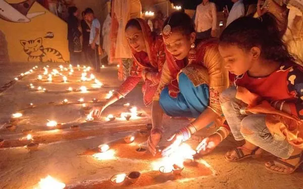 गुरु के दर्शन पाकर खुशी से विभोर हुई साध-संगत