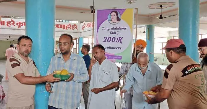 जब अपनों ने दुत्कारा तो डेरा प्रेमियों ने ली सुध
