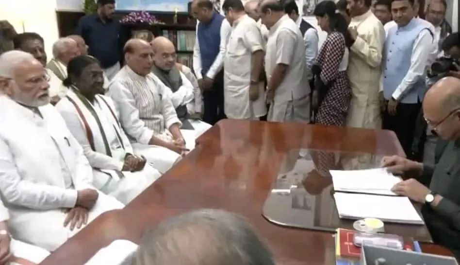 द्रौपदी मुर्मू ने राष्ट्रपति चुनाव के लिए नामांकन पत्र दायर किया