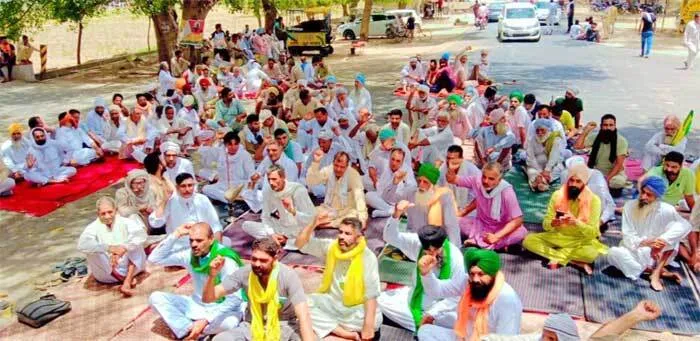 नहरबंदी से रोषित किसानों ने चार मार्गों पर किया ‘चक्का जाम’