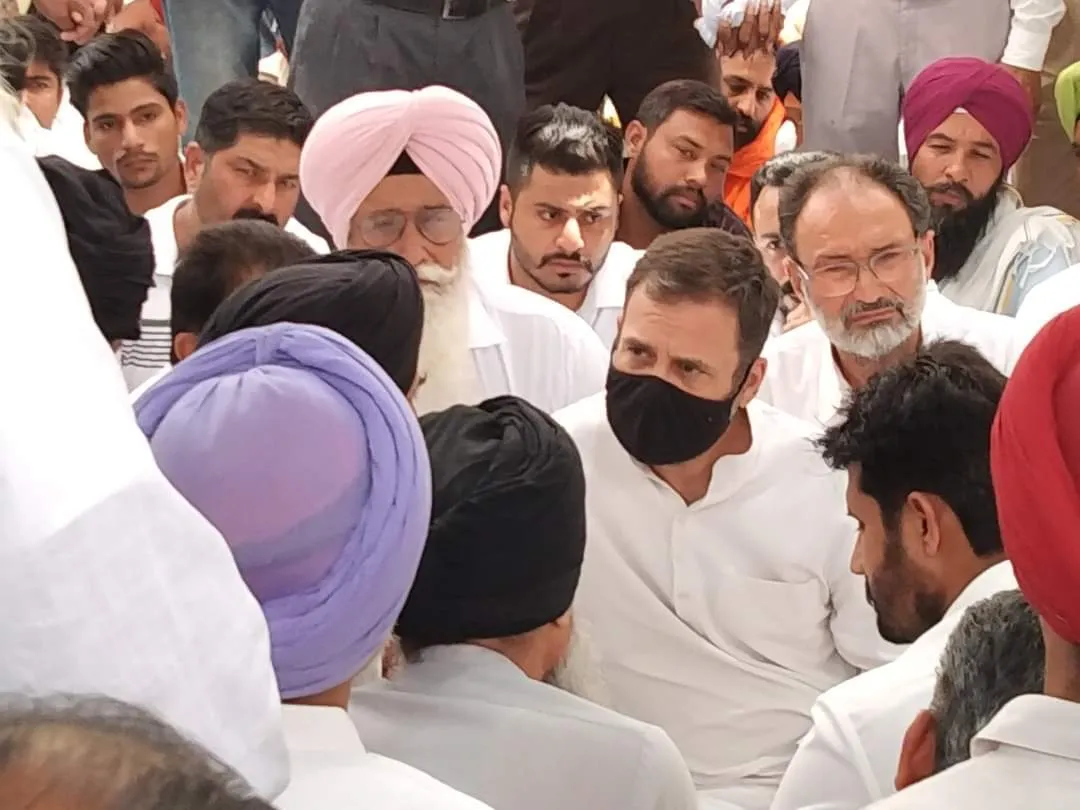 सिद्धू मूसेवाला के परिजनों से मिले राहुल गांधी