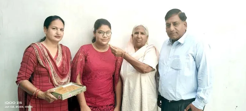 खुशी इन्सां ने विज्ञान वर्ग परीक्षा में हासिल किया द्वितीय स्थान