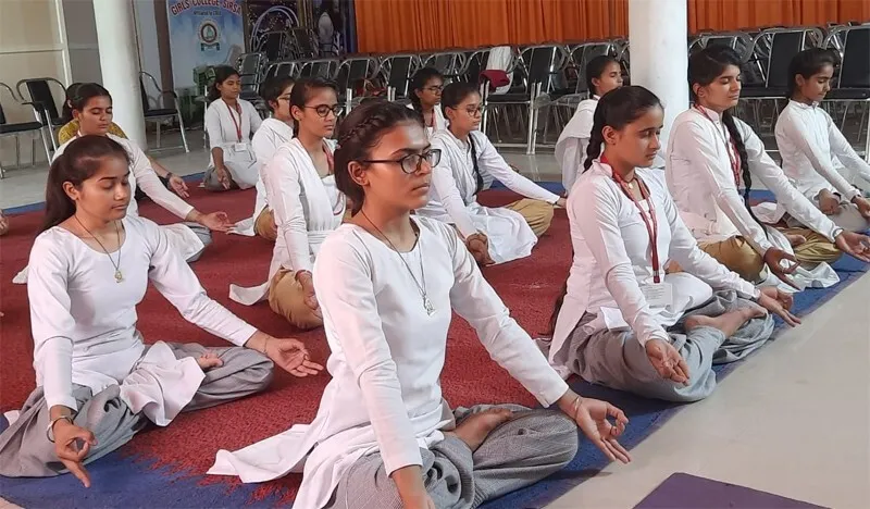 शाह सतनाम जी गर्ल्स कॉलेज में योग कार्यशाला का शुभारंभ