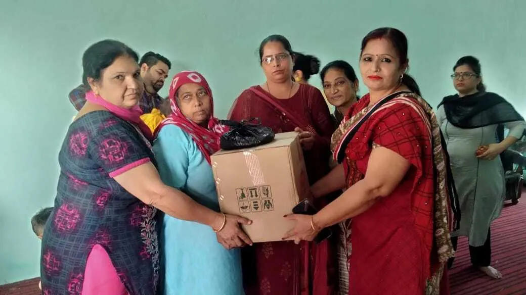 नामचर्चा में फूड बैंक से बांटा 16 जरूरतमंद परिवारों को एक-एक महीने का राशन