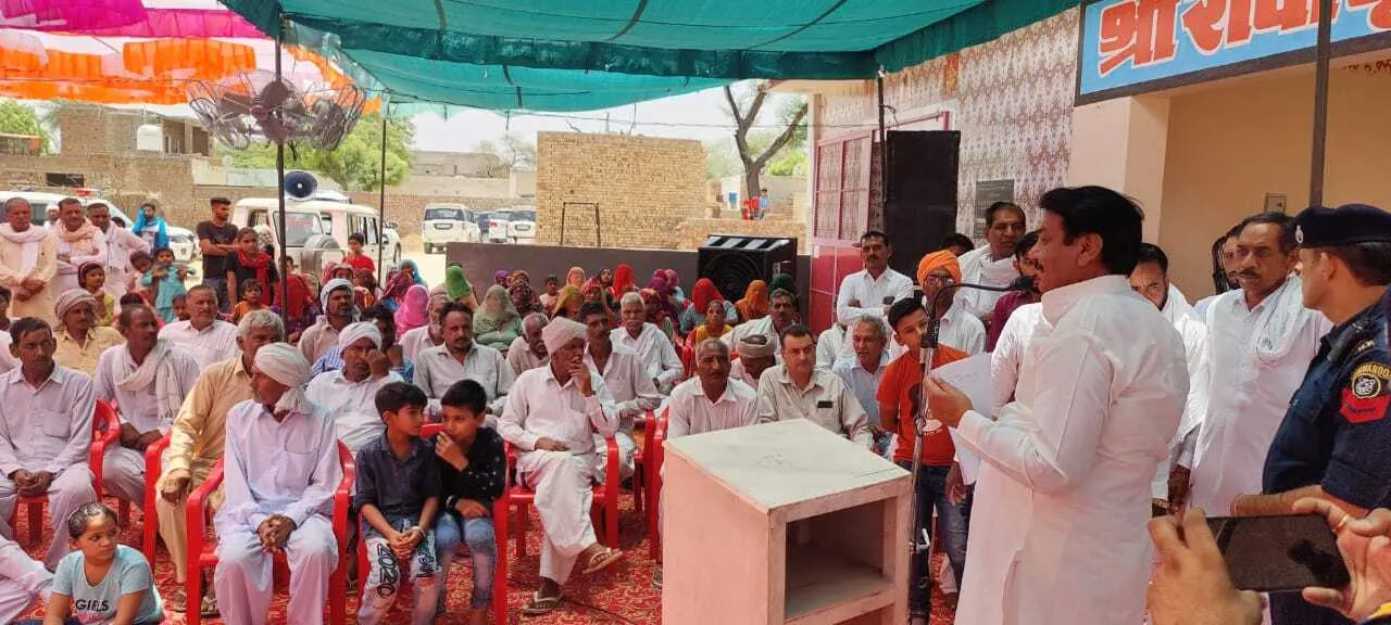 बिजली मंत्री रणजीत सिंह ने किया विभिन्न गांवों का दौरा