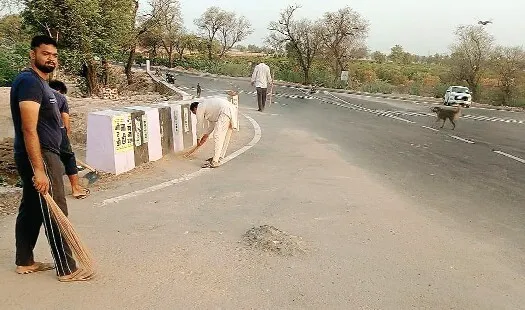 तख्तहजारा की साध संगत ने नहर के पुल पर की साफ सफाई
