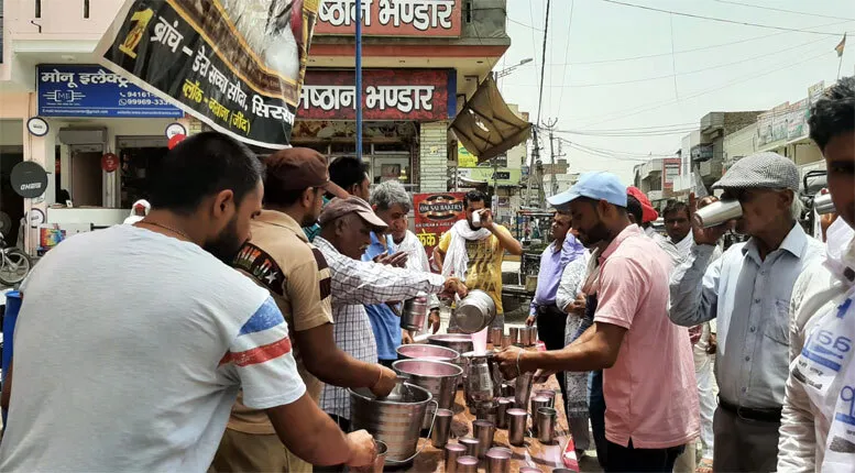 नरवाना की साध-संगत ने लगाई ठंडे-मीठे पानी की छबील
