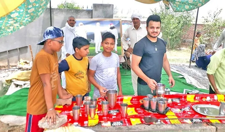 ब्लॉक तलाकौर की साध-संगत ने लगाई छबील, बुझाई राहगीरों की प्यास