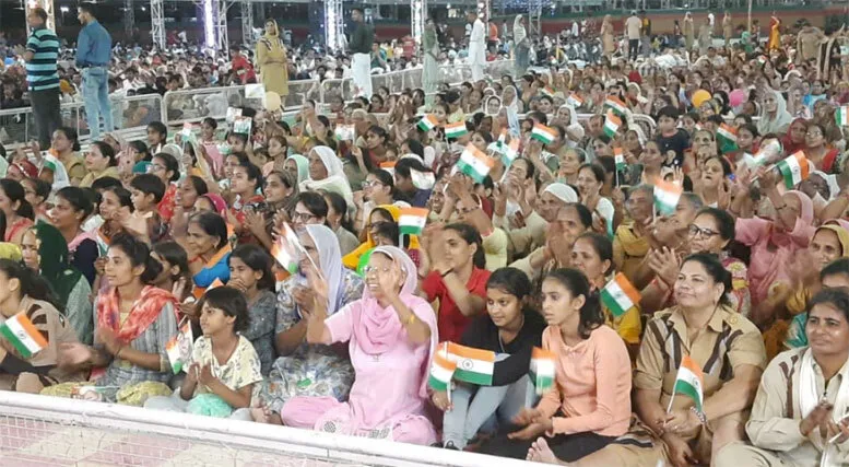 सरसा डेरे में अपने गुरु की झलक देखकर साध-संगत में दौड़ी खुशी की लहर, दर्शन करने पहुंचा जनसैलाब