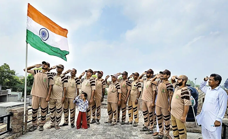 डेरा श्रद्धालुओं के घरों की शान बढ़ा रहा देश का राष्ट्रीय ध्वज…