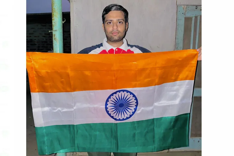जब तक है जान नहीं कम होने देंगे तिरंगे की शान: डेरा श्रद्धालु ने अपने घर पर लगाया राष्ट्रीय ध्वज