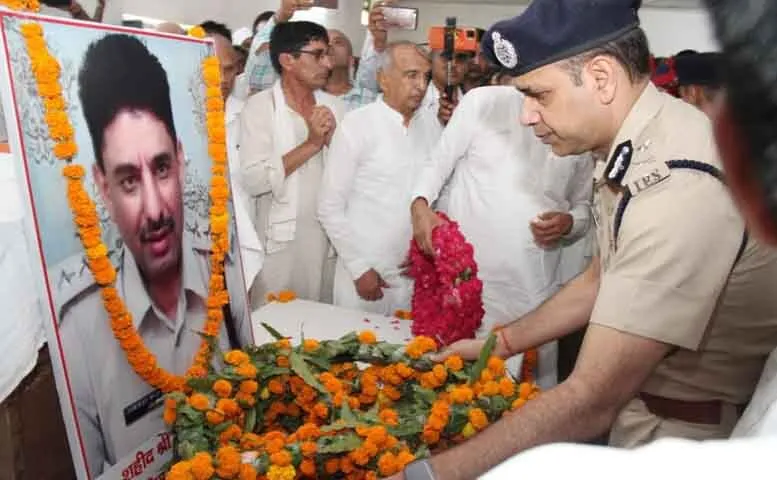शहीद डीएसपी सुरेंद्र सिंह का राजकीय सम्मान के साथ किया अंतिम संस्कार
