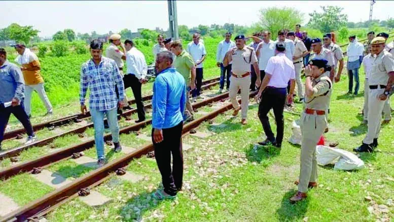 खेदड़ थर्मल पावर प्लांट की रेल लाइन उखाड़ी