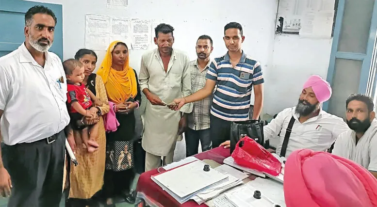 पीआरटीसी के बस कंडक्टर और ड्राइवर ने 11000 रूपये वापिस कर दिखाई ईमानदारी