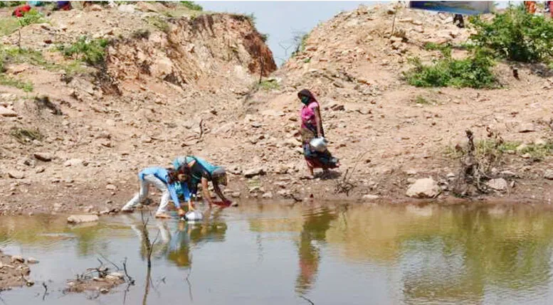90 वर्षीय कल्लूराम ने 50 सालों में पहाड़ों के बीच तालाब बनाकर पेश की मानवता की मिसाल