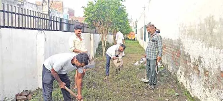 गुरु पूर्णिमा: साध-संगत ने बारना के सरकारी स्कूल को किया चकाचक