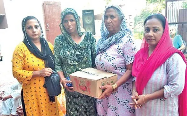 ऐलनाबाद ब्लॉक ने गर्भवती महिला को दी पौष्टिक आहार किट