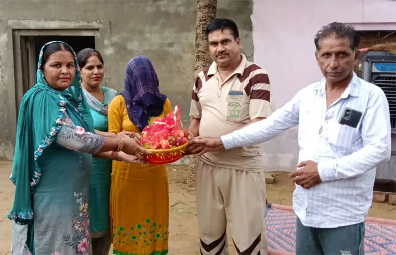 ब्लॉक रतिया की साध-संगत ने गर्भवती महिलाओं को बांटी पोषक खाद्य सामग्री किट