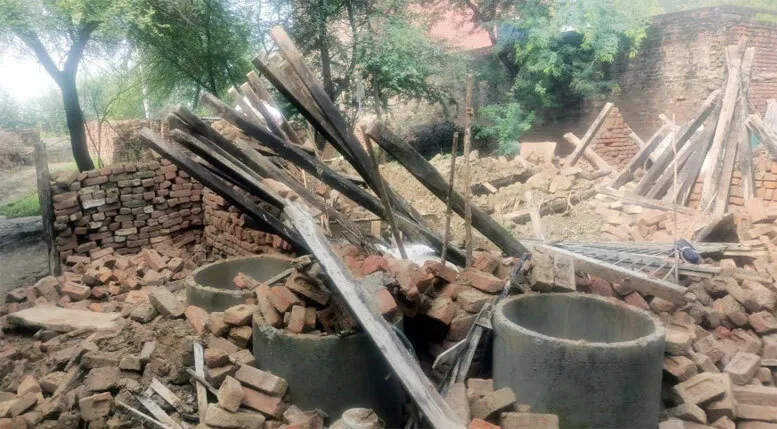 सर्वे के नाम पर गुजर गए 6 साल, इंतजार करके कर्जा उठाकर मकान बनवा रहे गरीब