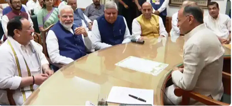 पीएम की मौजूदगी में धनखड़ ने उप राष्ट्रपति चुनाव के लिए नामांकन पत्र किया दायर
