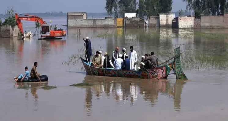पाकिस्तान में मूसलाधार बारिश से 165 लोगों की मौत, 171 घायल