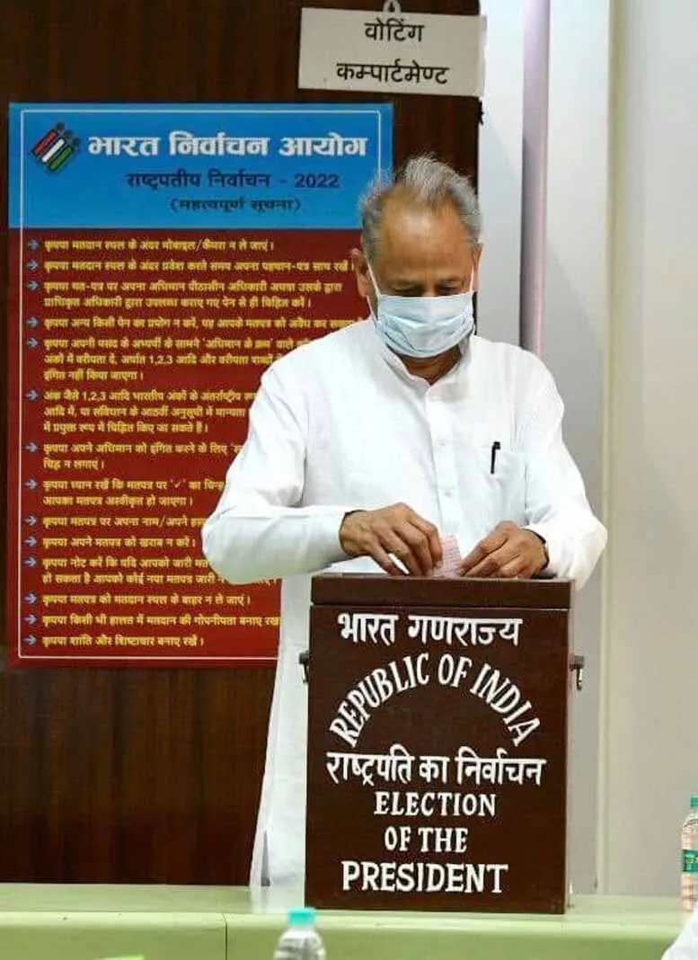 गहलोत ने राष्ट्रपति चुनाव में अपना मत डाला