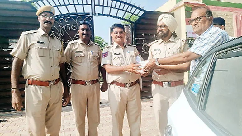 रीट परीक्षा ड्यूटी दे रहे पुलिस कर्मियों में छाछ वितरित की