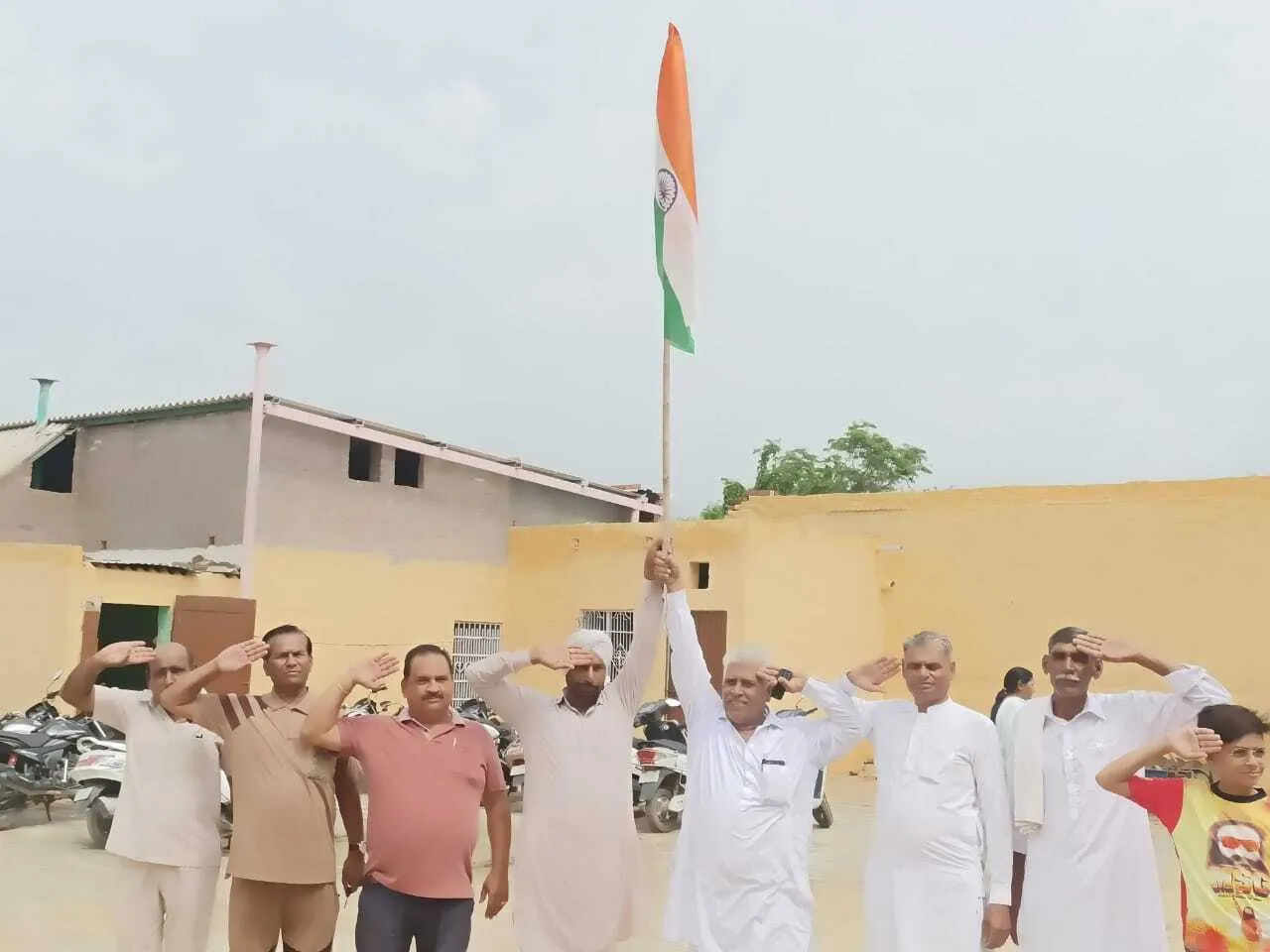 रतिया में राम-नाम की मची धूम, नामचर्चा घर में लगाया तिरंगा