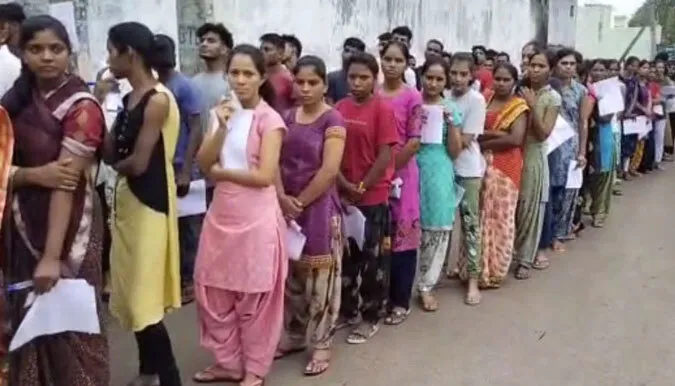 भीलवाड़ा में रीट परीक्षा में देरी पहुंचने वाले परीक्षार्थियों को नहीं मिला प्रवेश