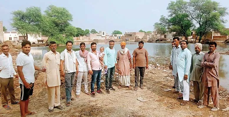 कचरे के ढेर एवं गंदगी का है साम्राज्य, पूरे क्षेत्र में सडांध ही सड़ांध, स्वच्छता अभियान बना मजाक