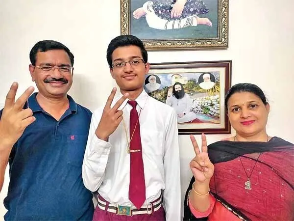 साहिल इन्सां ने 10वीं में 98.4 अंक लेकर किया जिला में टॉप