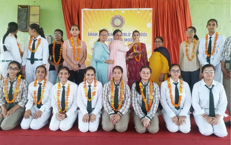 उपहार ने जिला टॉपर बन शाह सतनाम जी गर्ल्स स्कूल को बनाया सिरमौर