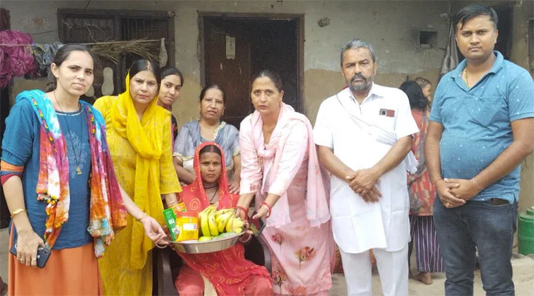 गर्भवती महिलाओं को घर-घर जाकर पौष्टिक आहार दे रहे पिपली ब्लॉक के सेवादार