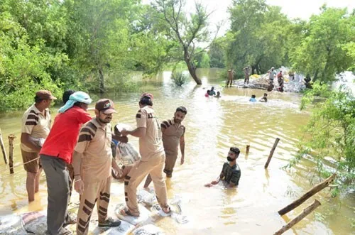 ये है सतगुरु की सीख: बाढ़ की भयावहता से बचाने को सैकड़ों सेवादारों ने संभाला मोर्चा