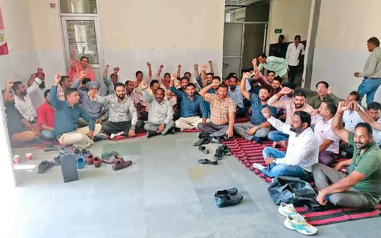 आम आदमी पार्टी के नेता के खिलाफ किया रोष प्रदर्शन