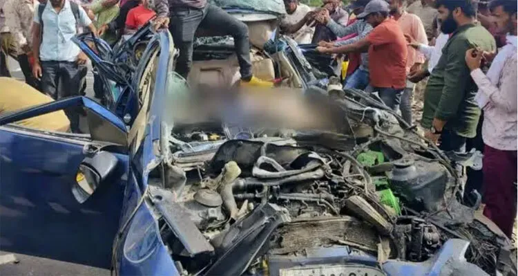 भीलवाड़ा जिले में कार के ट्रक से टकराने पर चार लोगों की मौत