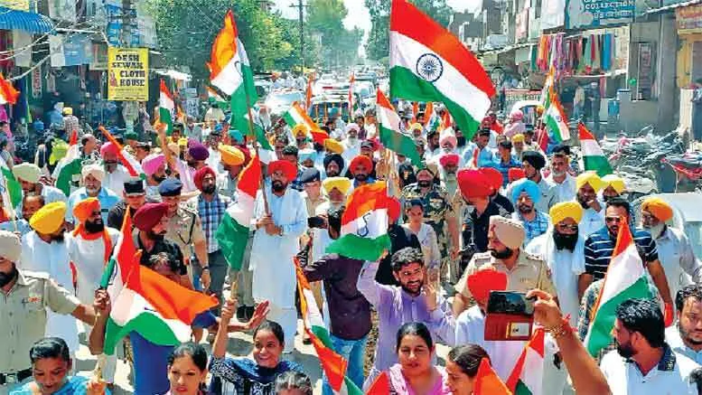 कैबिनेट मंत्री धालीवाल ने अजनाला में निकाली विशाल तिरंगा रैली