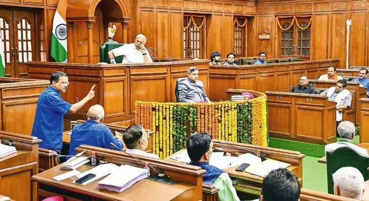 Delhi Assembly में AAP का विश्वासमत प्रस्ताव पेश, भाजपा का शराब घाटाले पर हंगामा