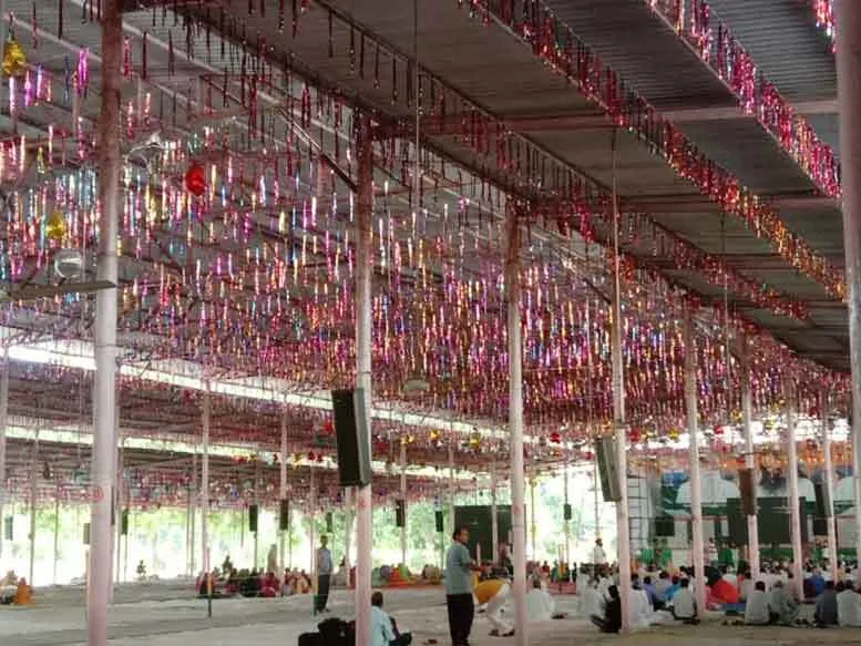 बरनावा आश्रम भव्य तरीके से सजा, कल होगा पावन भंडारा