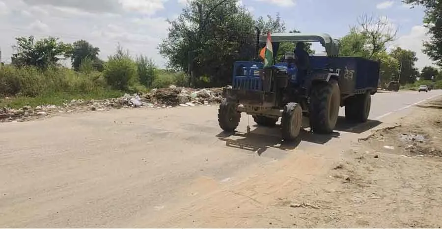 हादसों को न्योता दे रहे स्पीड ब्रेकर्स, वाहन चालक परेशान